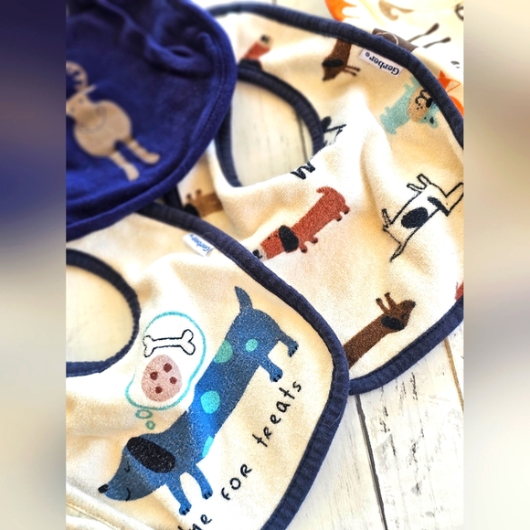 Large LOT Baby Clothes 0-3 Months 21 Pieces Bibs, Onesies, Pants Carters & More - Picture 7 of 9